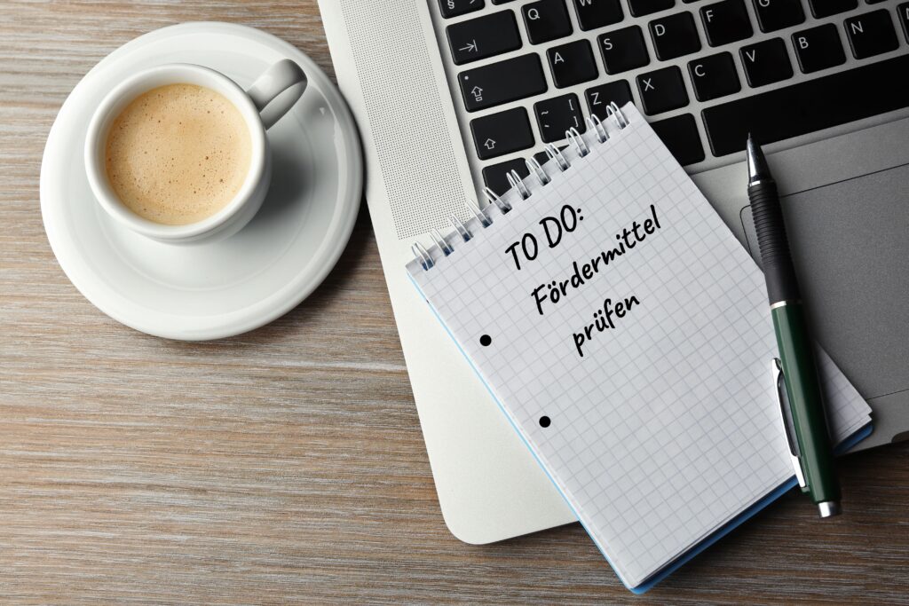 Zum Start in die Selbständigkeit sind Fördermittel für Gründer sinnvoll zu prüfen